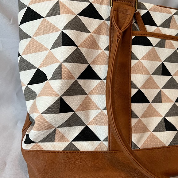 Geometric Print Bag! - Picture 2 of 5